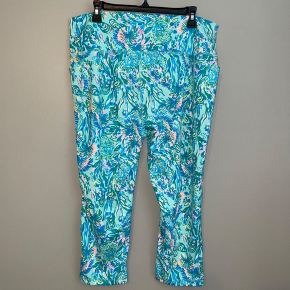 EUC Lilly Pulitzer UPF 50+ Luxletic High Rise Cropped Legging Surf Blue Size XXL - Picture 6 of 7